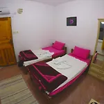 بيت خشبي Gul