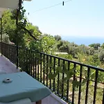 بيت خشبي Gul فاراليا